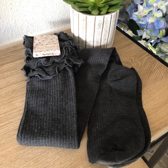 Free People Accessories - 🔥FINAL PRICE 🔥-Free People Ruffle Top Boot Socks